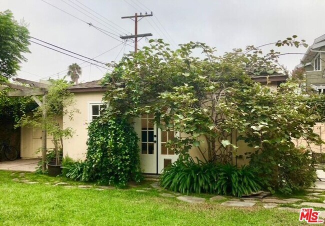 Building Photo - 4224 Beethoven St