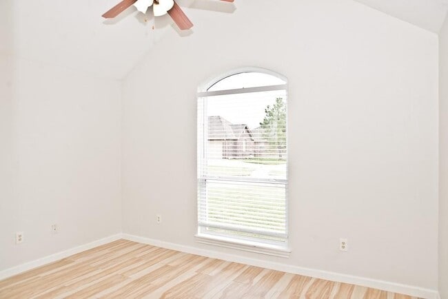 Building Photo - 826 Rickwood Cir