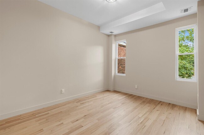 Building Photo - 135 3rd St