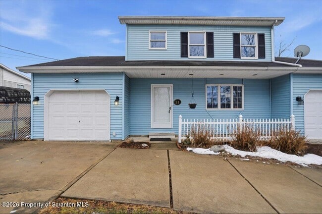 Building Photo - 21 Circle Dr