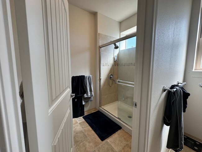 Building Photo - Beautiful 3-Bedroom & 3-Bathroom (Kapolei,...