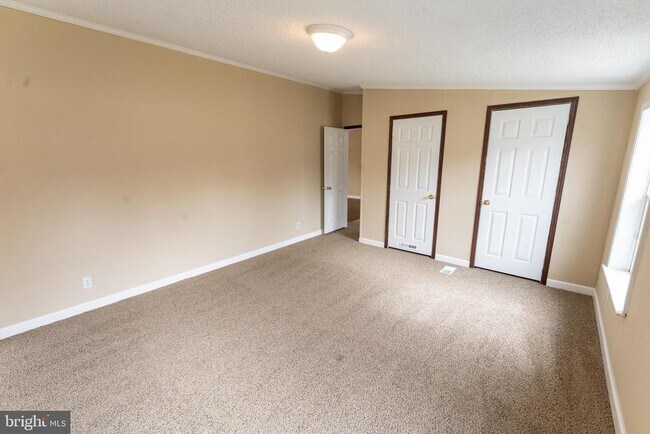 Building Photo - 1205 W 6th St