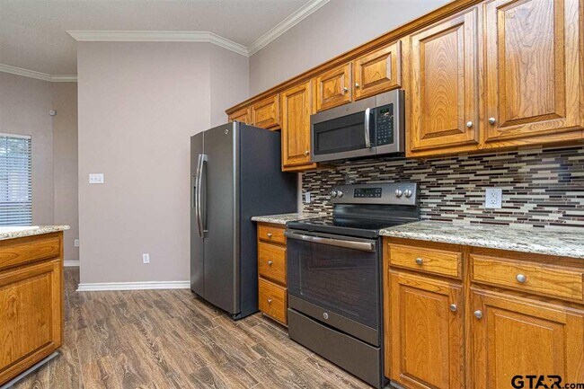 Building Photo - 16801 Lafayette Dr