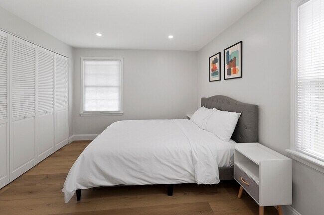 Building Photo - 5912 36th Ave