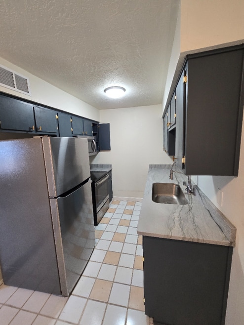 Building Photo - 142 Rhode Island St SE