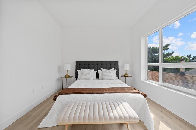 Building Photo - 17 AVENUE E