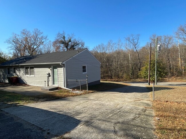 Building Photo - Remodeled Rancher Style Home