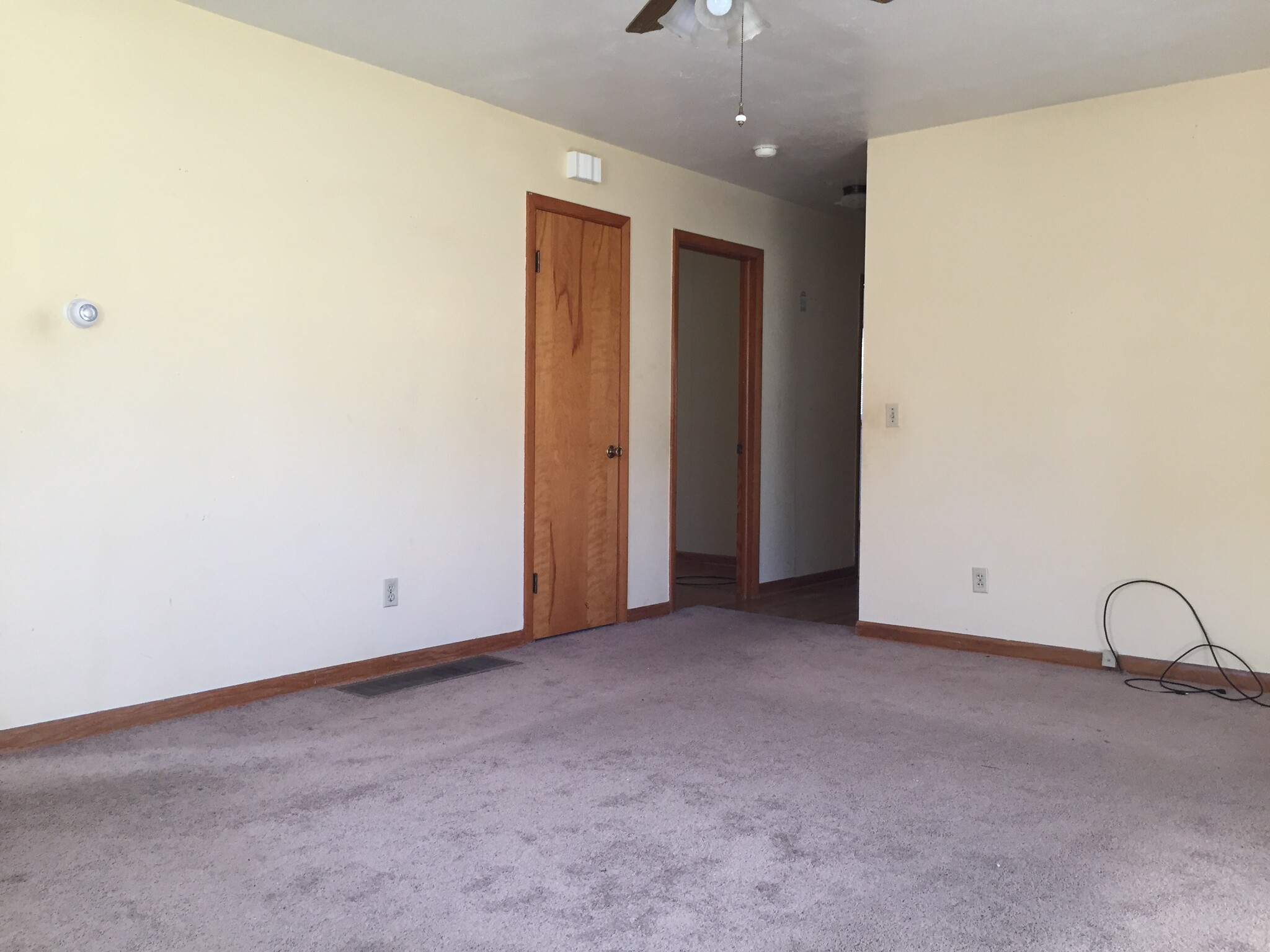 From living room looking towards hallway to bedrooms - 118 DORCAS AVE