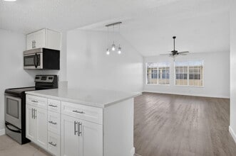 Building Photo - 6323 La Costa Dr