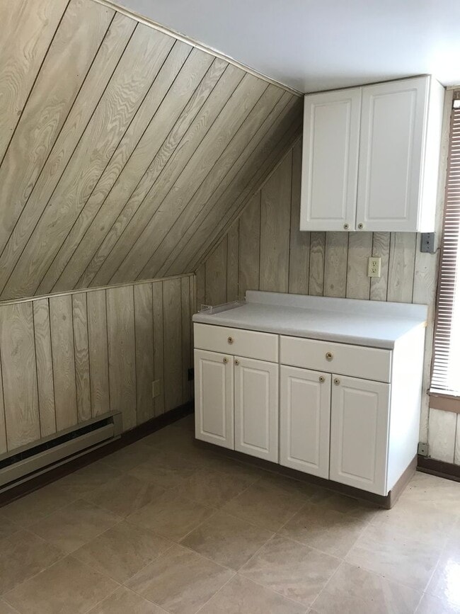 Building Photo - 403 2nd St NE