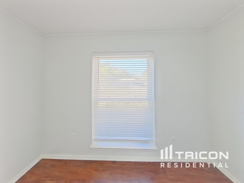 Building Photo - 1916 Tracey Cir