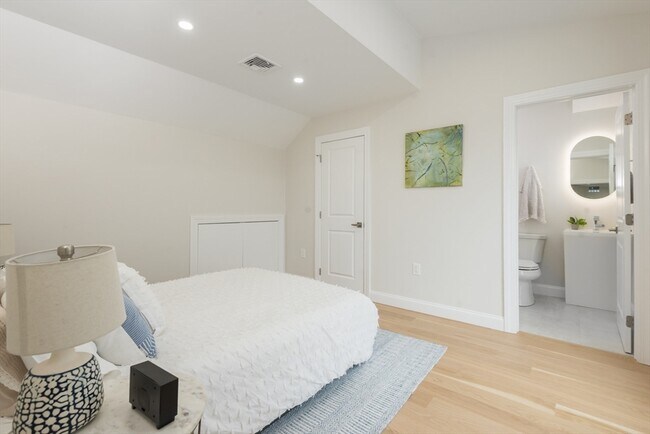 Building Photo - 6 Gordon Rd