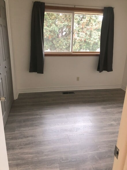 Building Photo - 516 E Wedgewood Ave