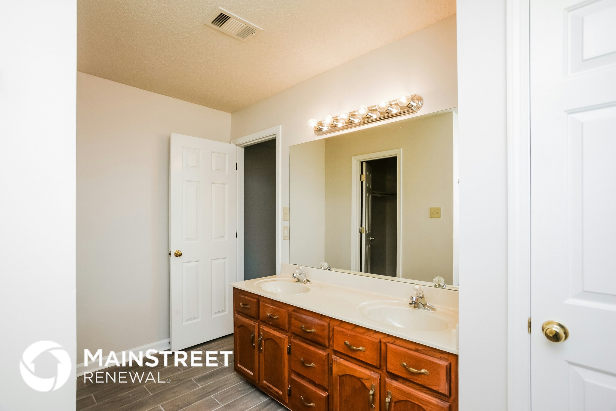 Building Photo - 5565 Liberty Ridge Cove