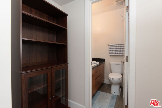 Building Photo - 10982 Roebling Ave