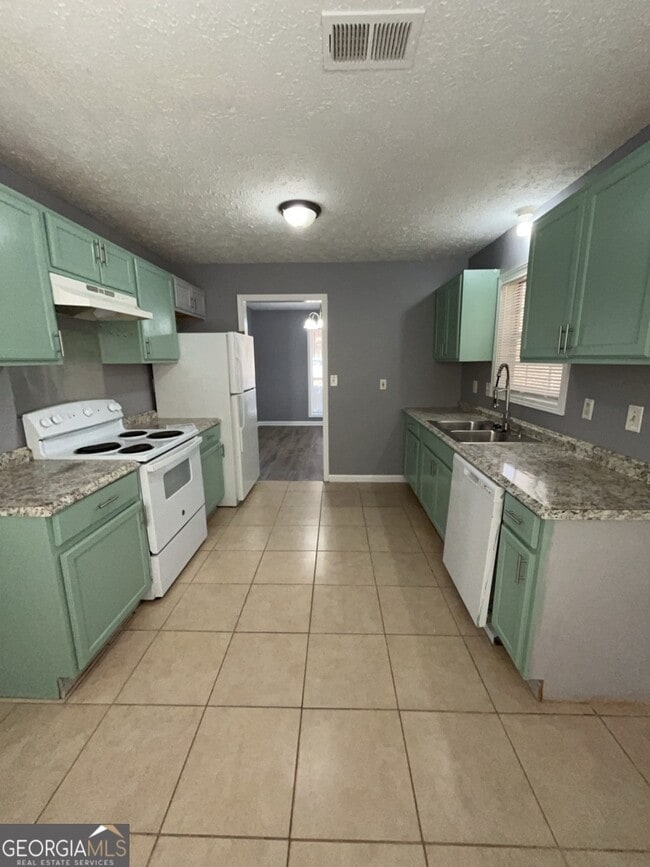 Building Photo - 1682 Charmeth Rd