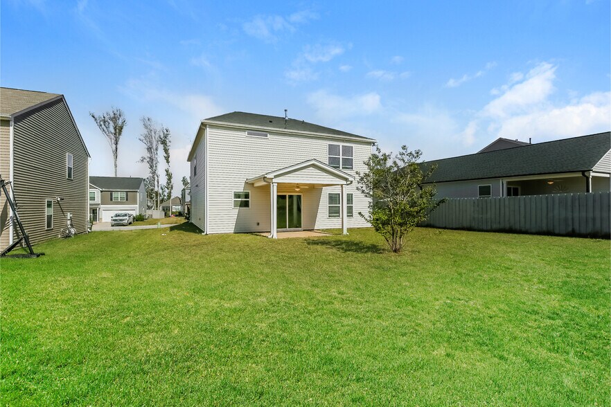 Building Photo - 415 Pollyanna Dr