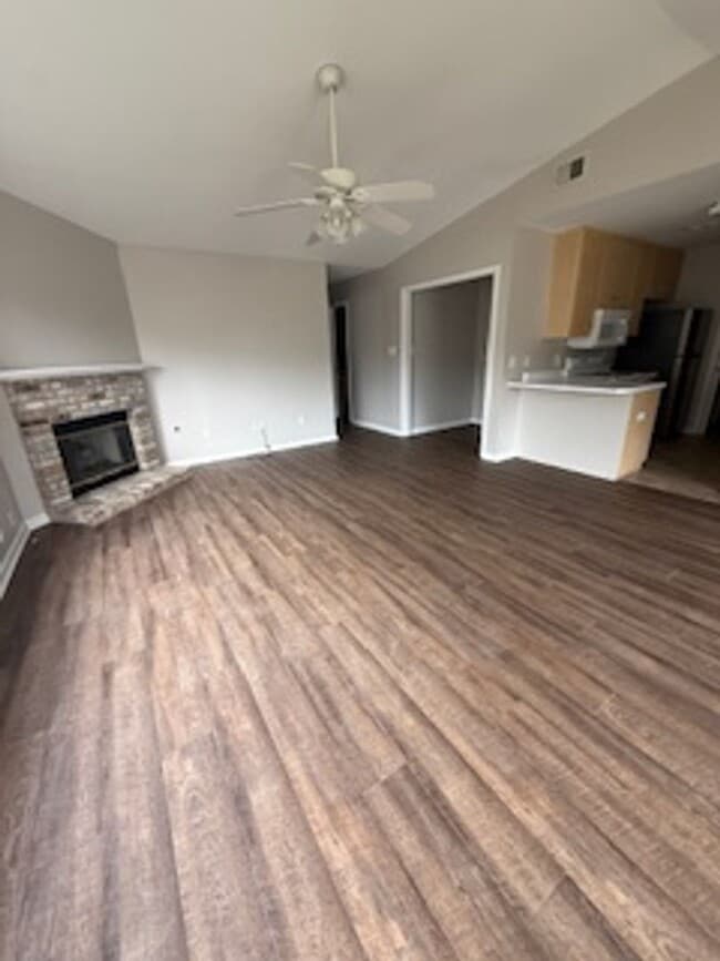 Building Photo - Killearn Lakes Available NOW