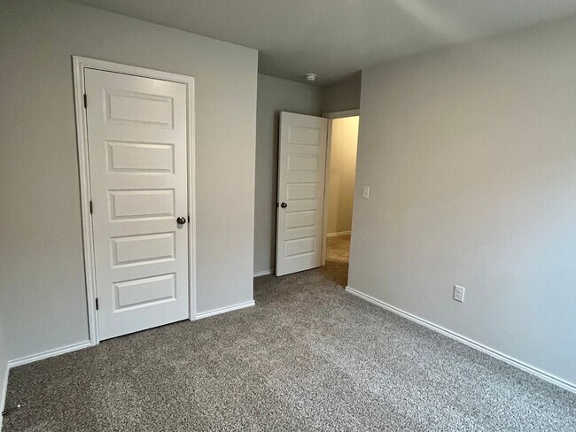 Building Photo - Newer Construction 4 Bed, 2 Bath - Piedmont Schools