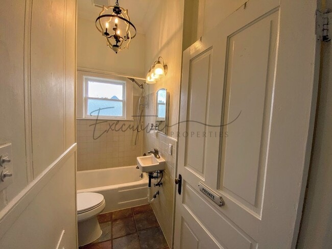 Building Photo - Charpentier District 2-Bed Duplex with Wi-...