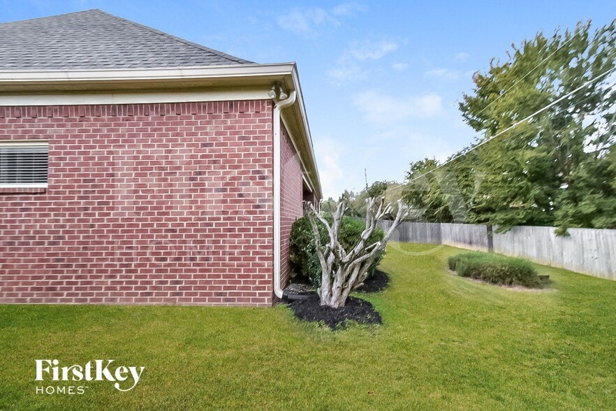 Building Photo - 1713 Belledeer Dr W