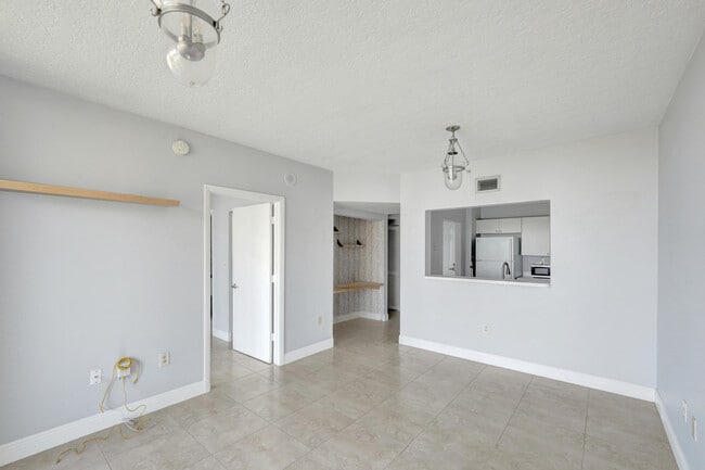 Building Photo - 3020 NE 32nd Ave