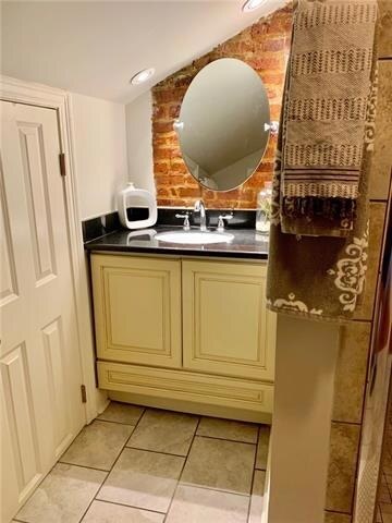 Building Photo - 523 Dumaine St