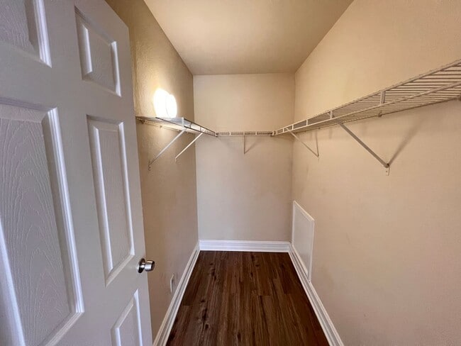 Building Photo - Spacious End-Unit Townhouse in Boynton Beach