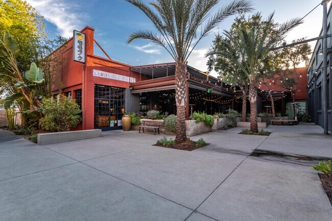 Building Photo - 713 New Depot St