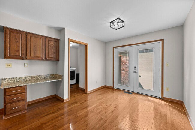 Building Photo - 38636 Rutgers Dr