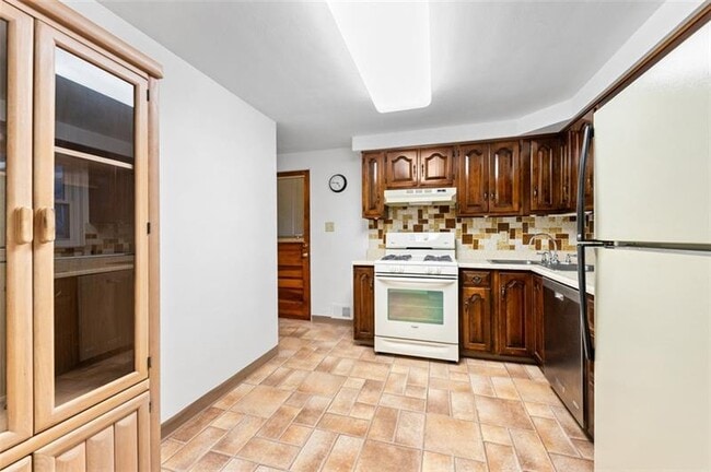 Building Photo - 4813 Sandy Dr