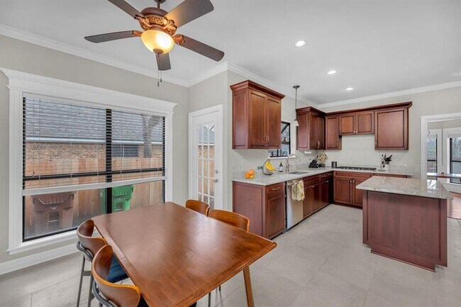 Building Photo - 927 Blue Spring Cir
