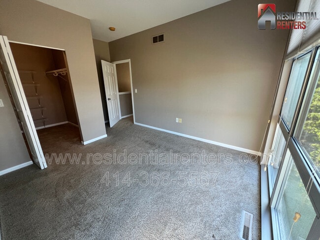 Building Photo - 2130 N Commerce St