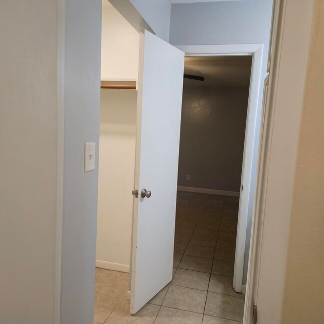 Building Photo - 348 Woodham Ct