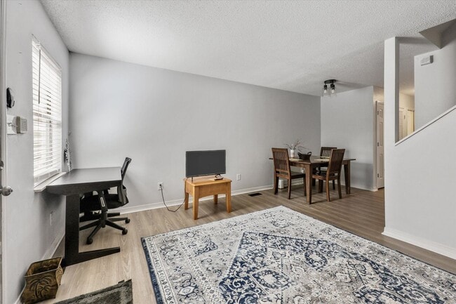 Building Photo - 621 Idlewood Ln