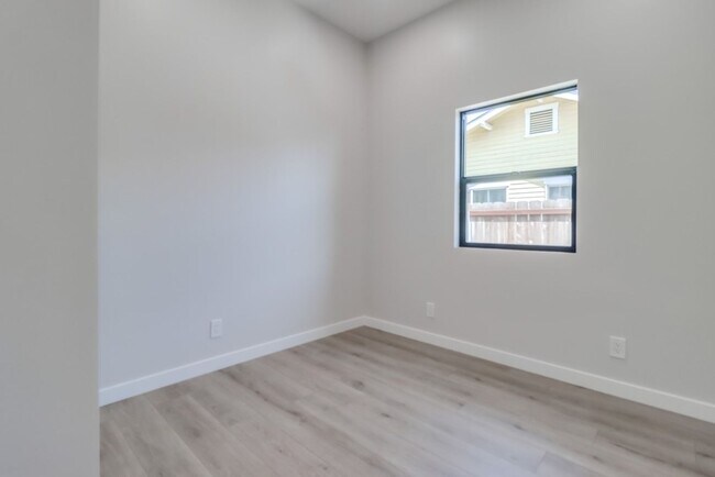 Building Photo - 3083-3087 39th St.