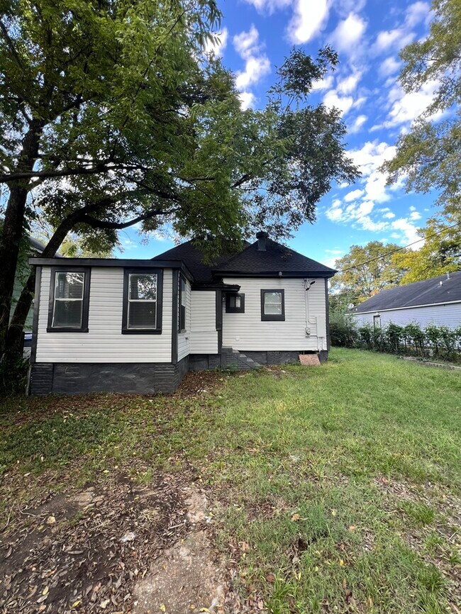 Building Photo - Newly Renovated Rental Home