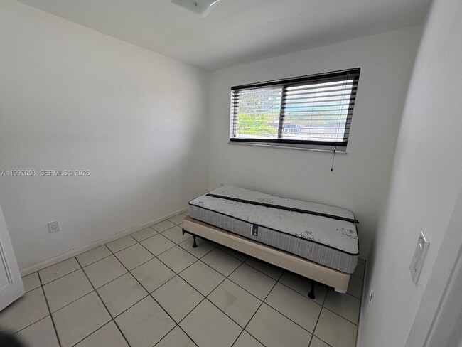 Building Photo - 2550 SW 58th Ave