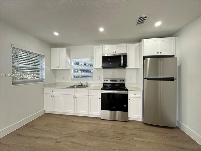 Building Photo - 3331 SW 15th Ave