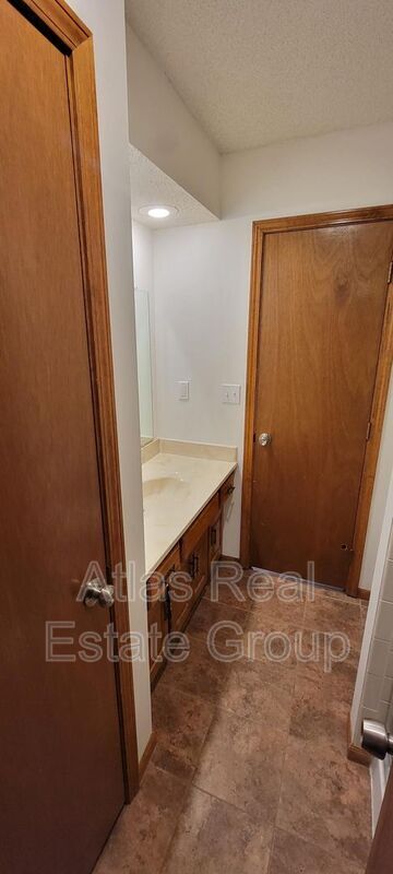 Building Photo - 322 NE Lincoln St