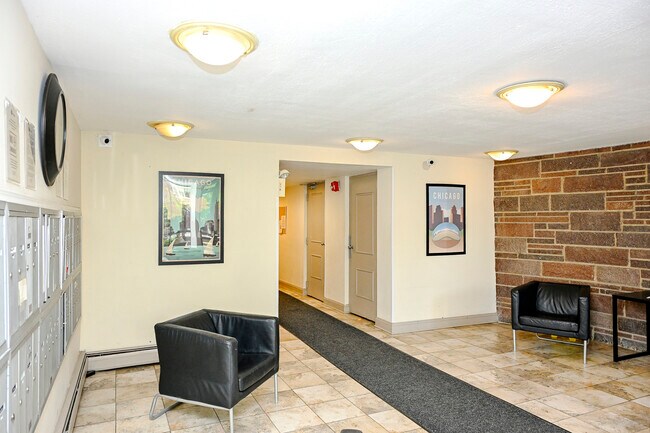 Building Photo - 1415 W Lunt Ave