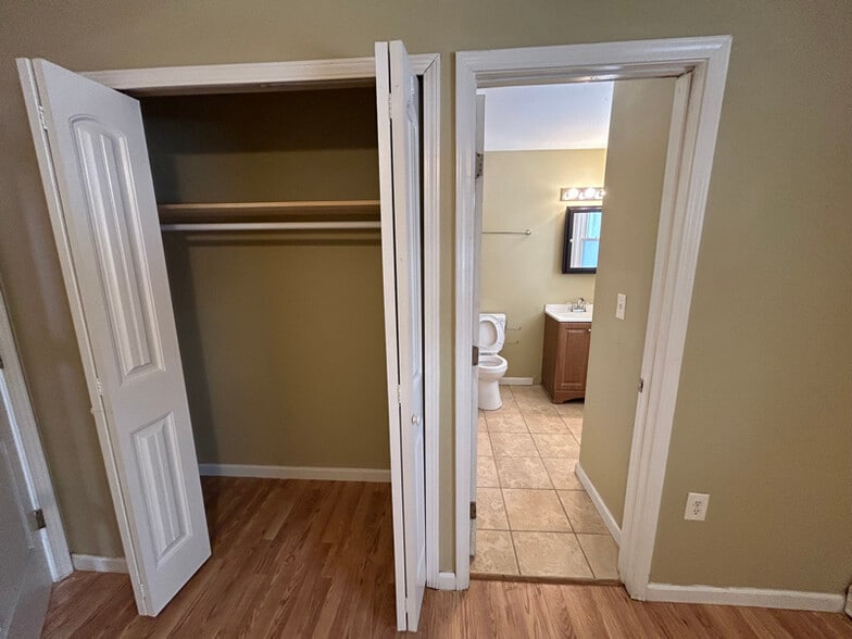 Building Photo - 4501 S 6th St