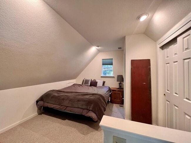 Building Photo - 13051 Sadie D Dr