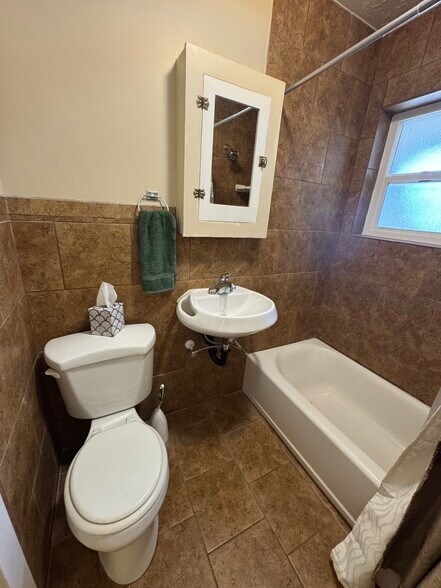 Building Photo - 732 S 900 E