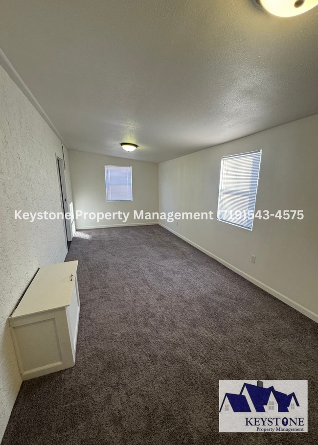 Building Photo - Fully Renovated Home 5 bedrooms/2 Bathrooms $1550/$1550