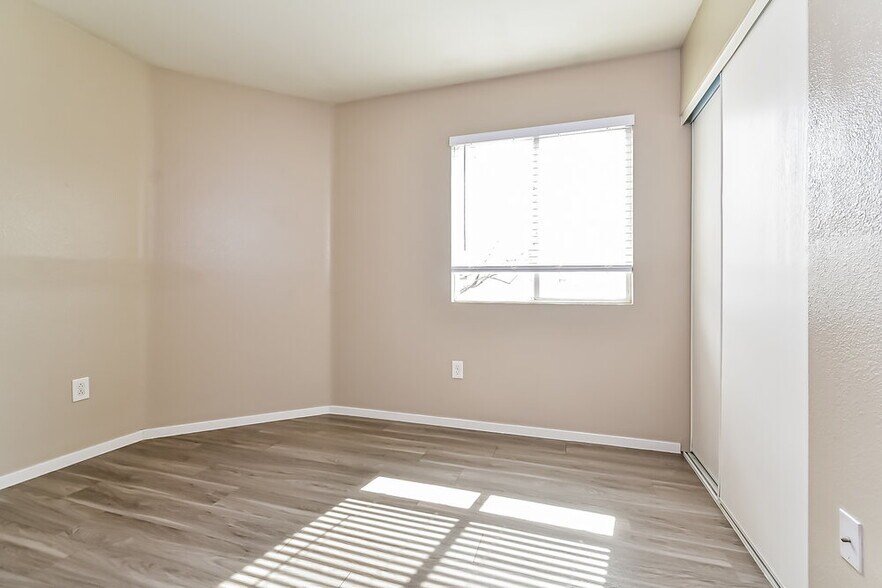 Building Photo - 2306 Hollow Oak Ave