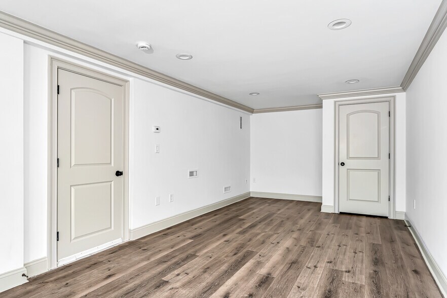 Building Photo - 2601 Washington St