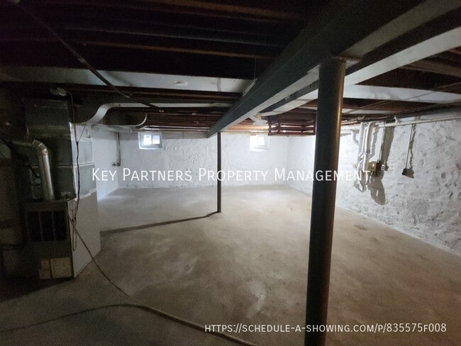 Building Photo - 5122 Clark-