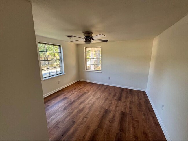 Building Photo - 14 Dellwood Dr