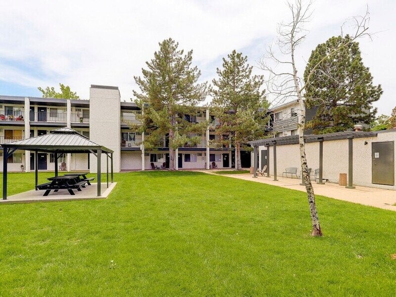 Building Photo - Iris